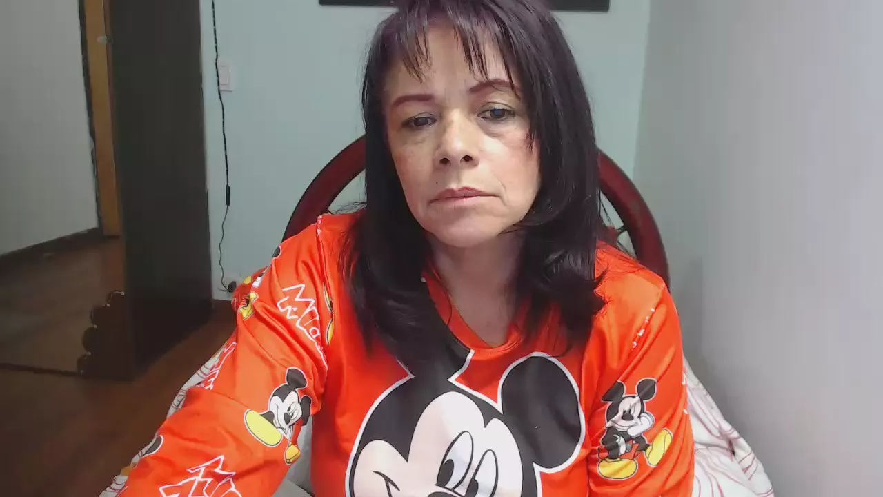 Offline sexygradmom on Cam4