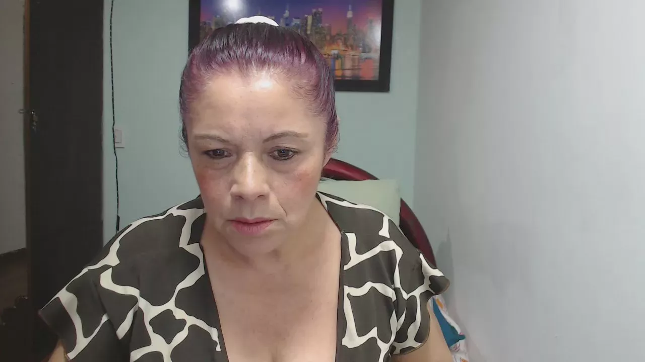 Offline sexygradmom on Cam4