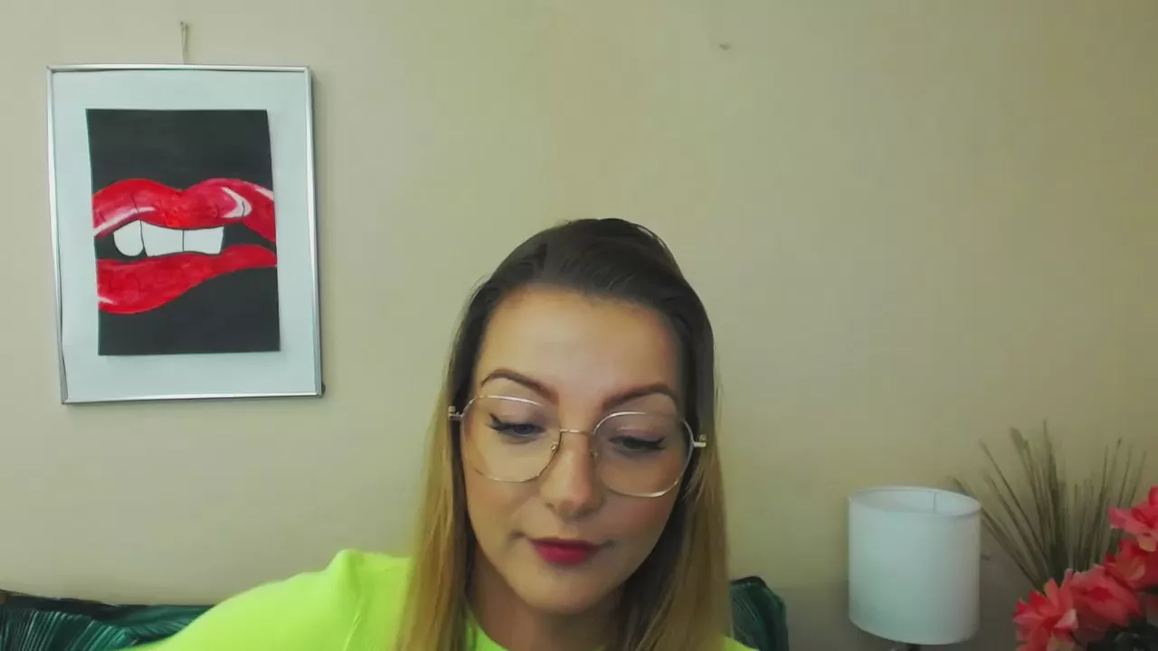 Offline SexyNatalie on Cam4