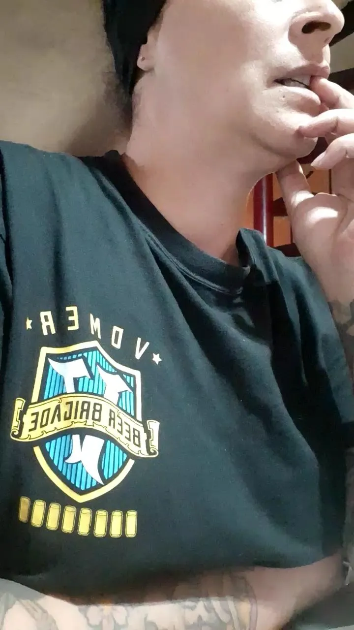 Offline SexyTattooed7 on Cam4