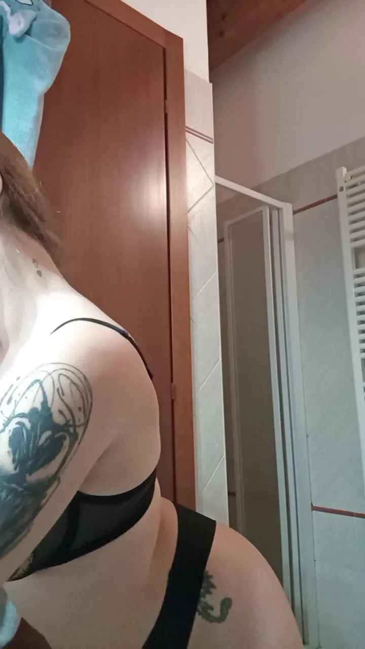 Offline sexyy_naughty on Cam4