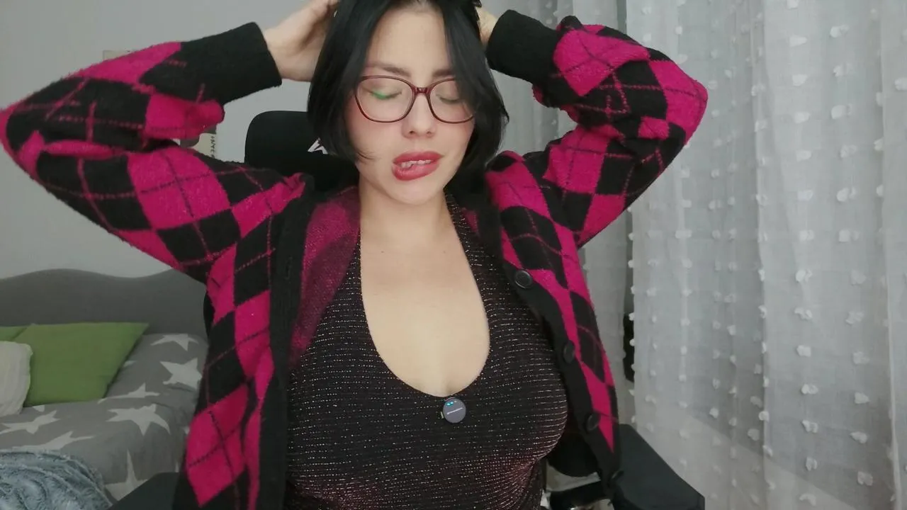 Freechat Shakirat33 on Cam4