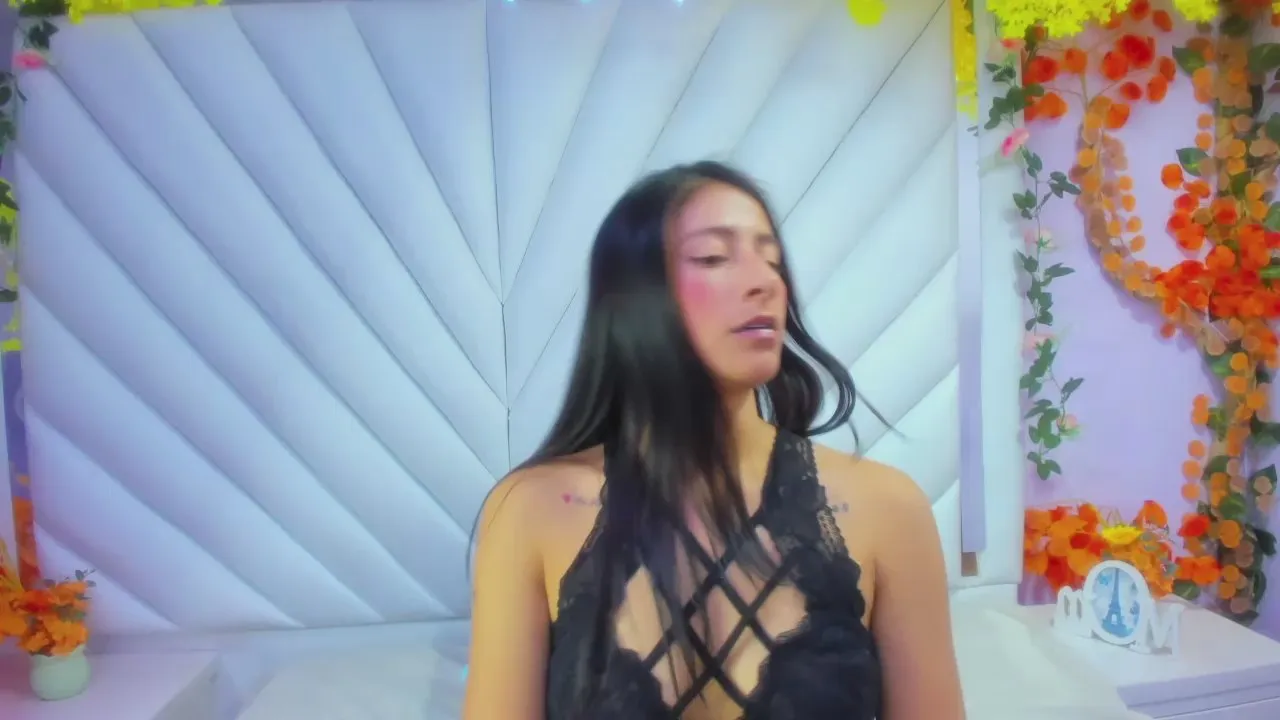 Offline Sharllote on Cam4