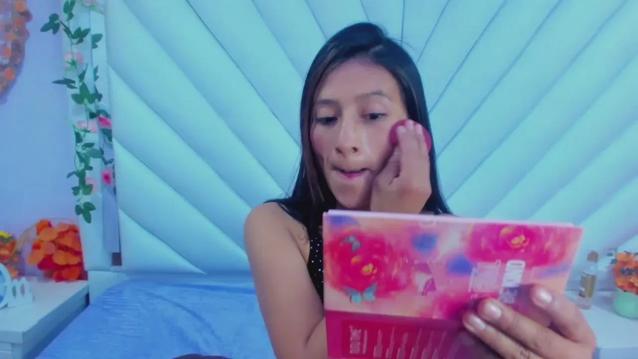 Offline Sharllote on Cam4