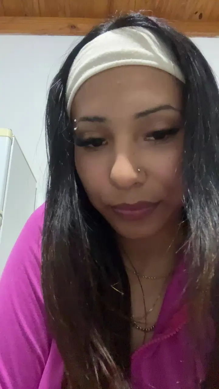 Offline sheila222_xxx on Cam4