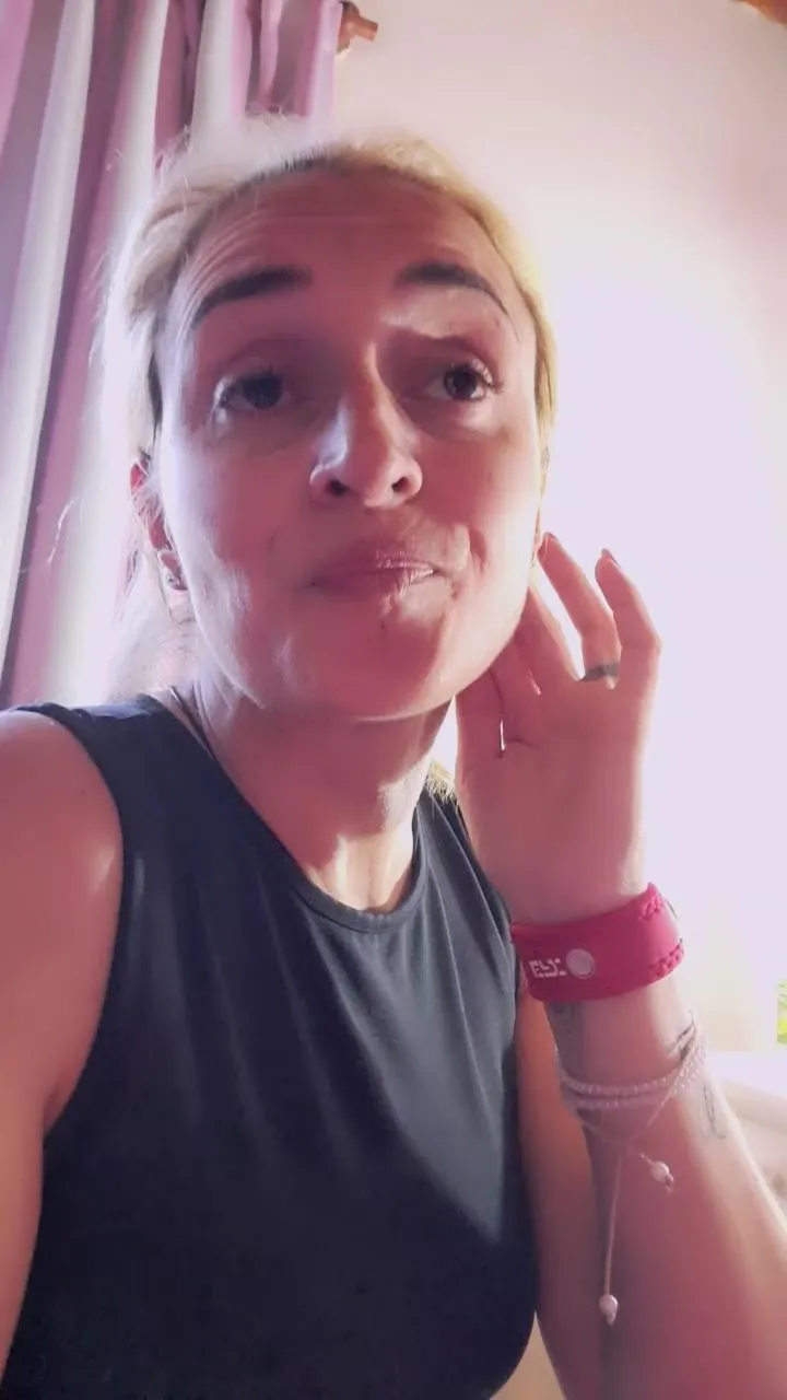 Offline Shirlita2 on Cam4