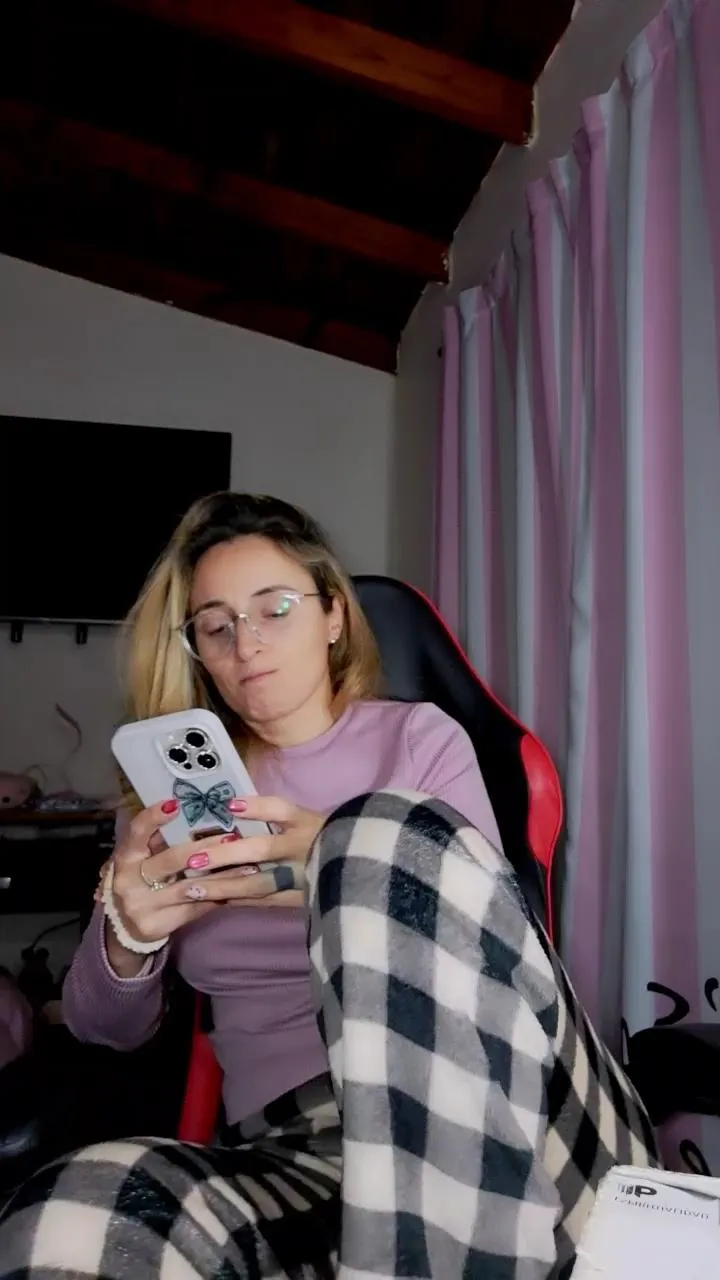 Offline Shirlita2 on Cam4