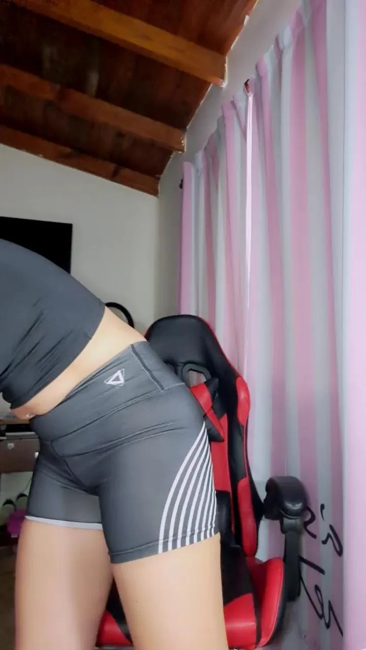 Offline Shirlita2 on Cam4