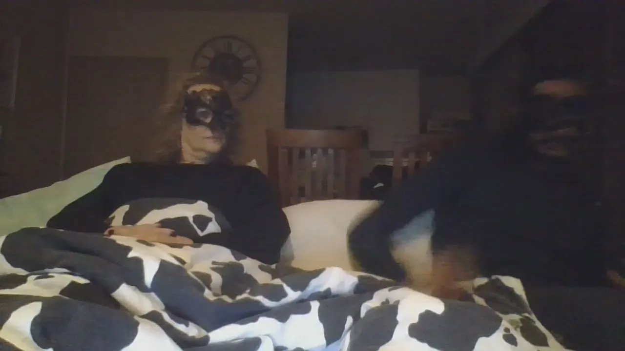 Offline SilverMom on Cam4