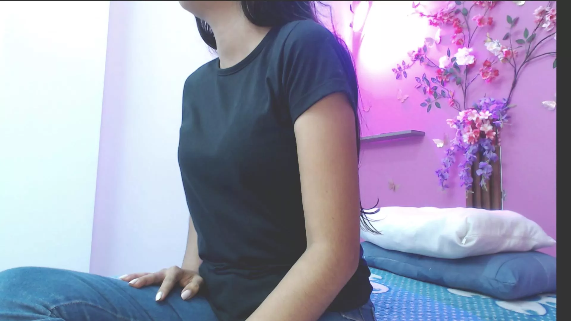 Offline skinnybarbie022 on Cam4