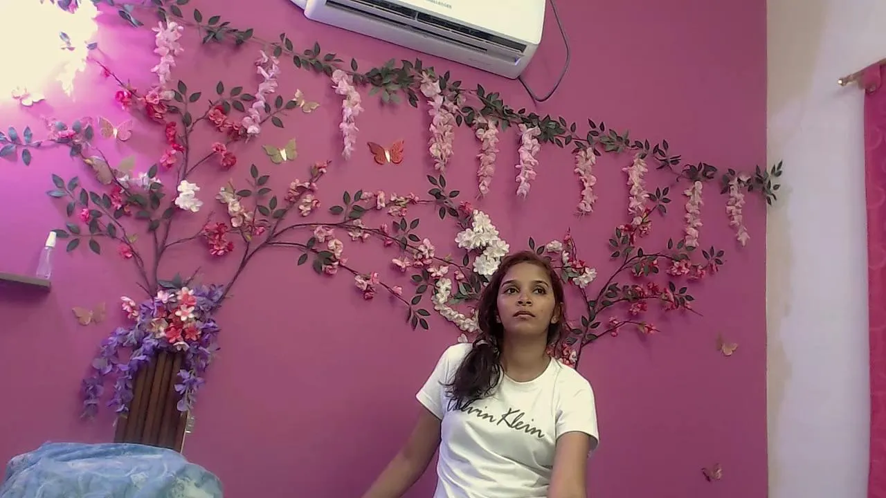 Offline skinnybarbie022 on Cam4