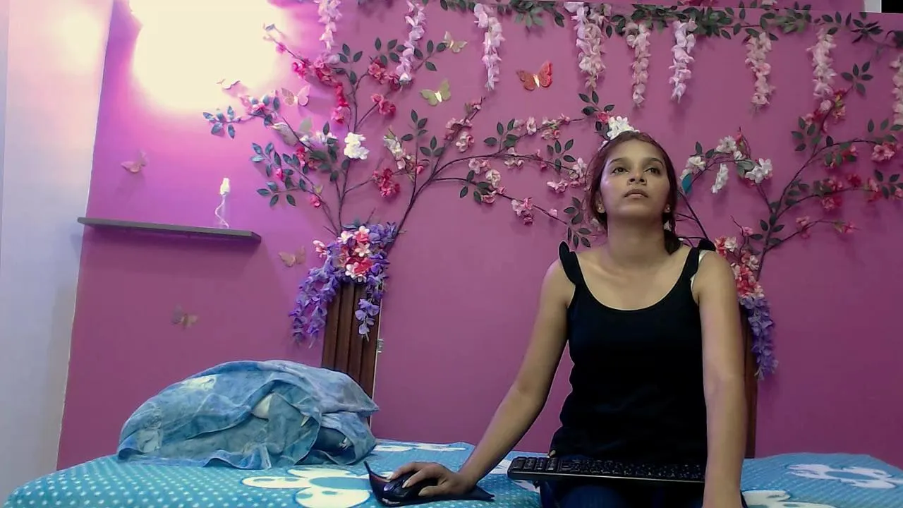 Offline skinnybarbie022 on Cam4