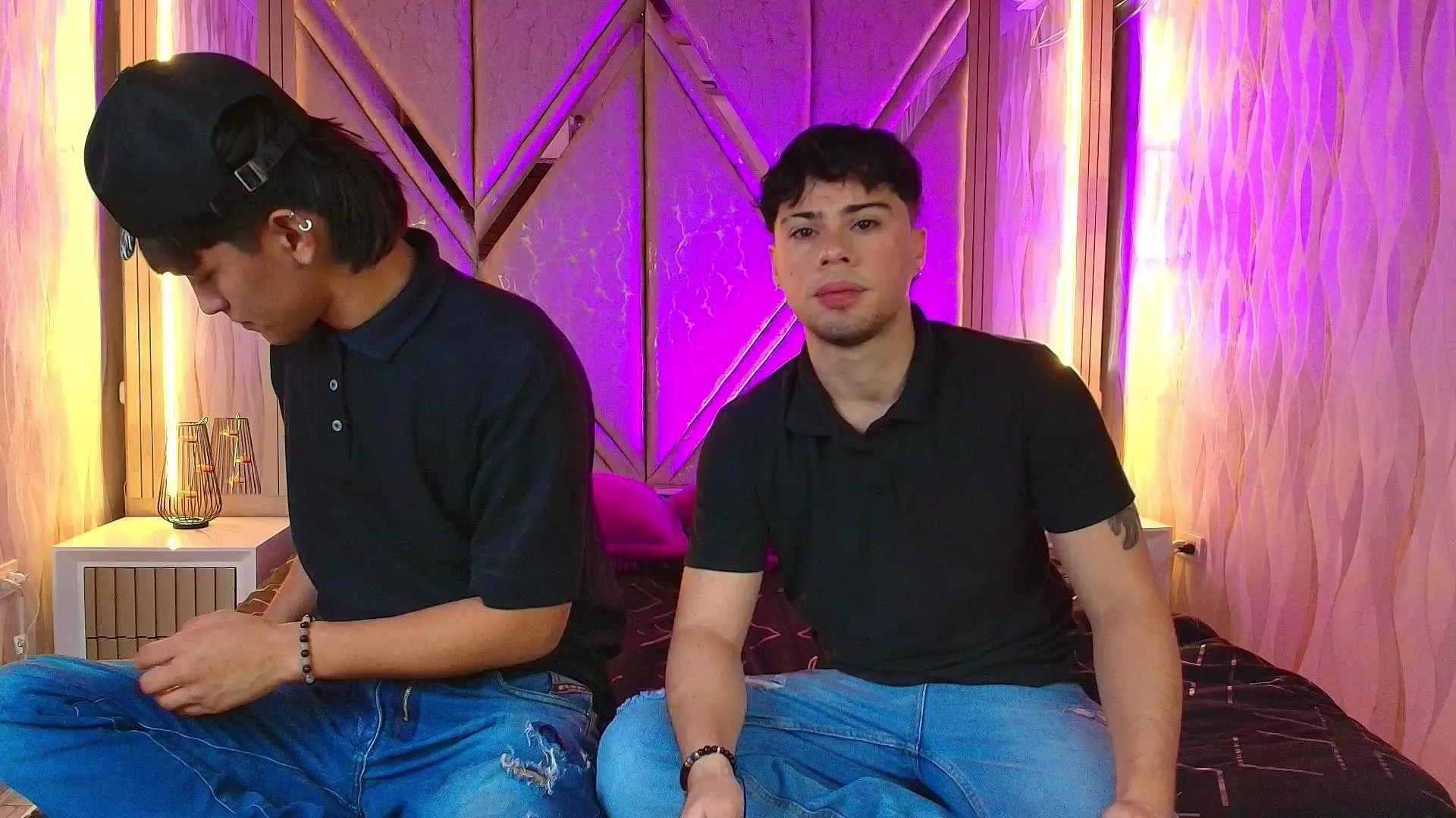 Offline Skinnyboysxxx on Cam4