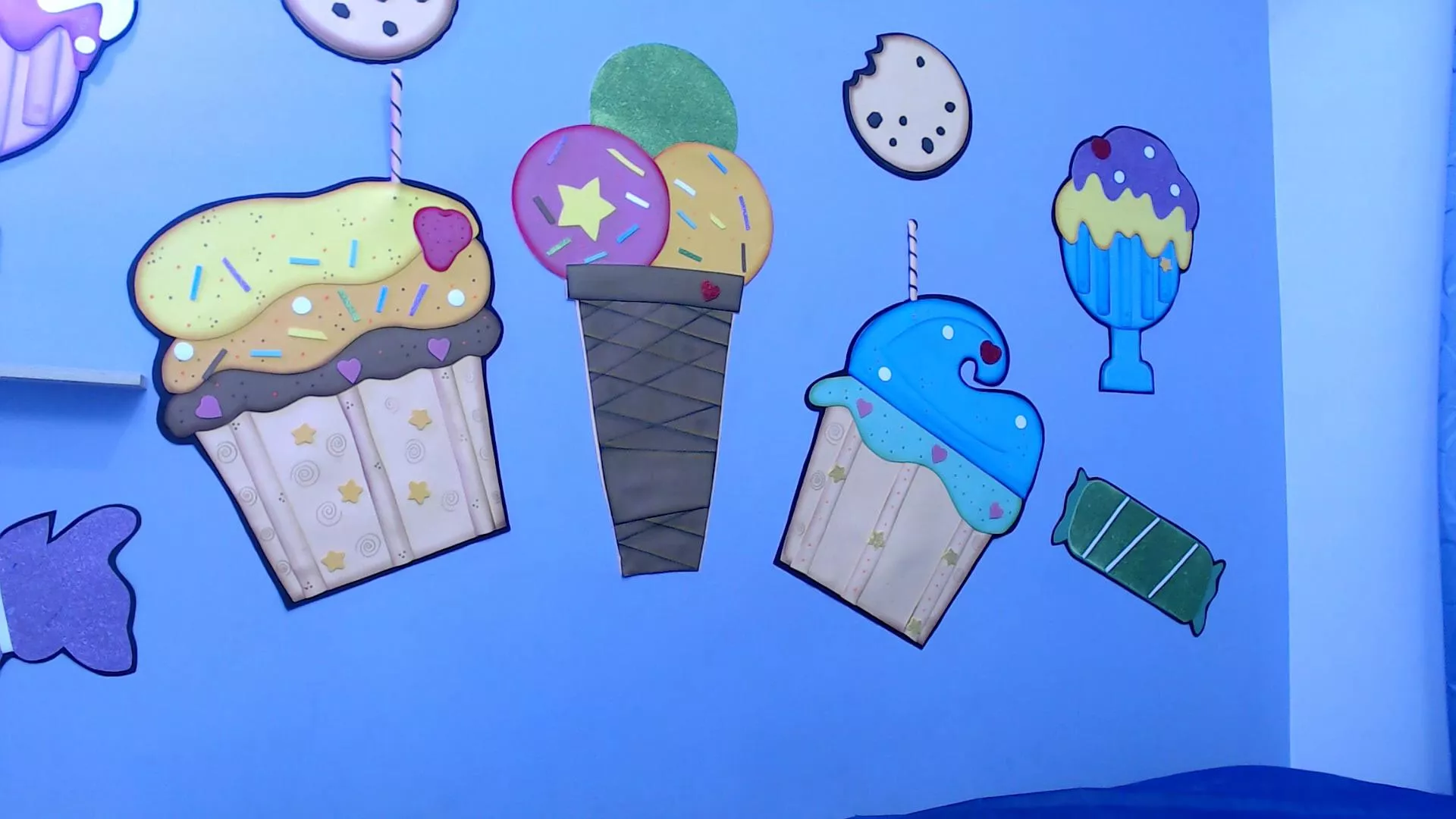 Offline skinnykalitzo18 on Cam4