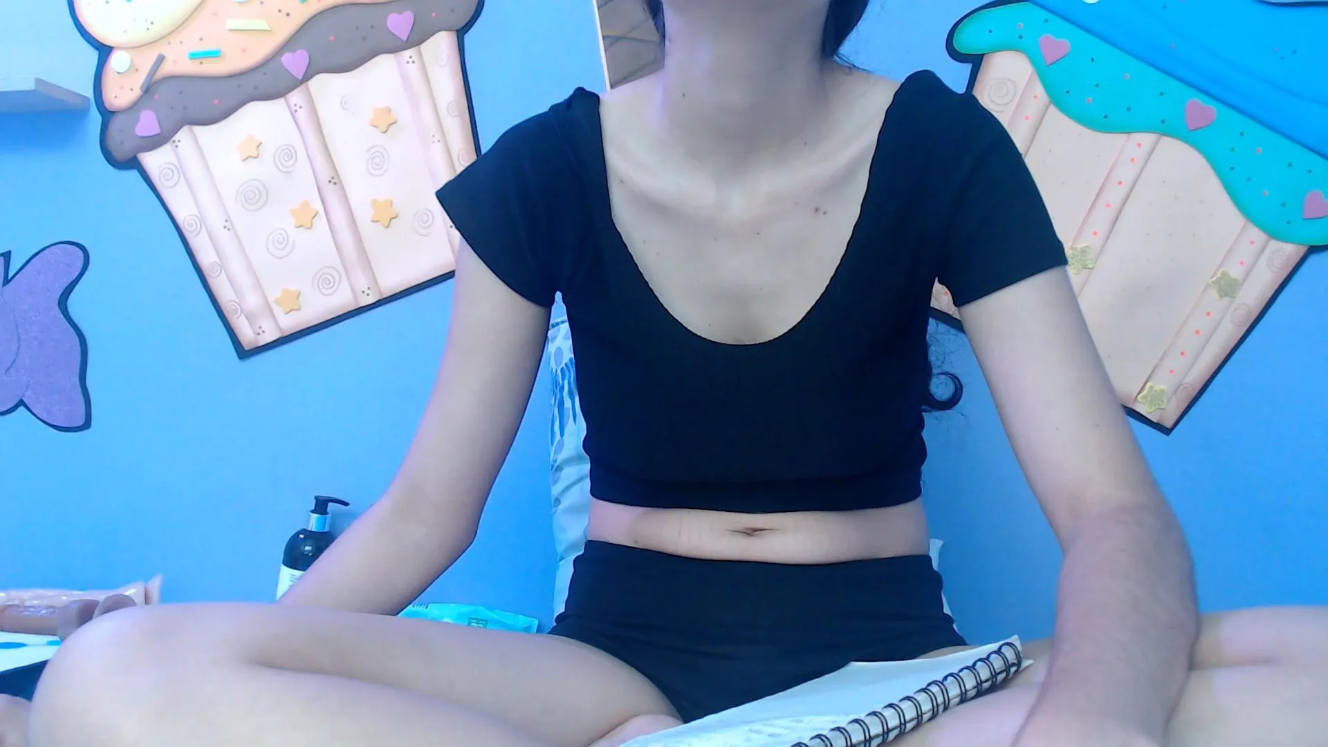 Offline skinnykalitzo18 on Cam4