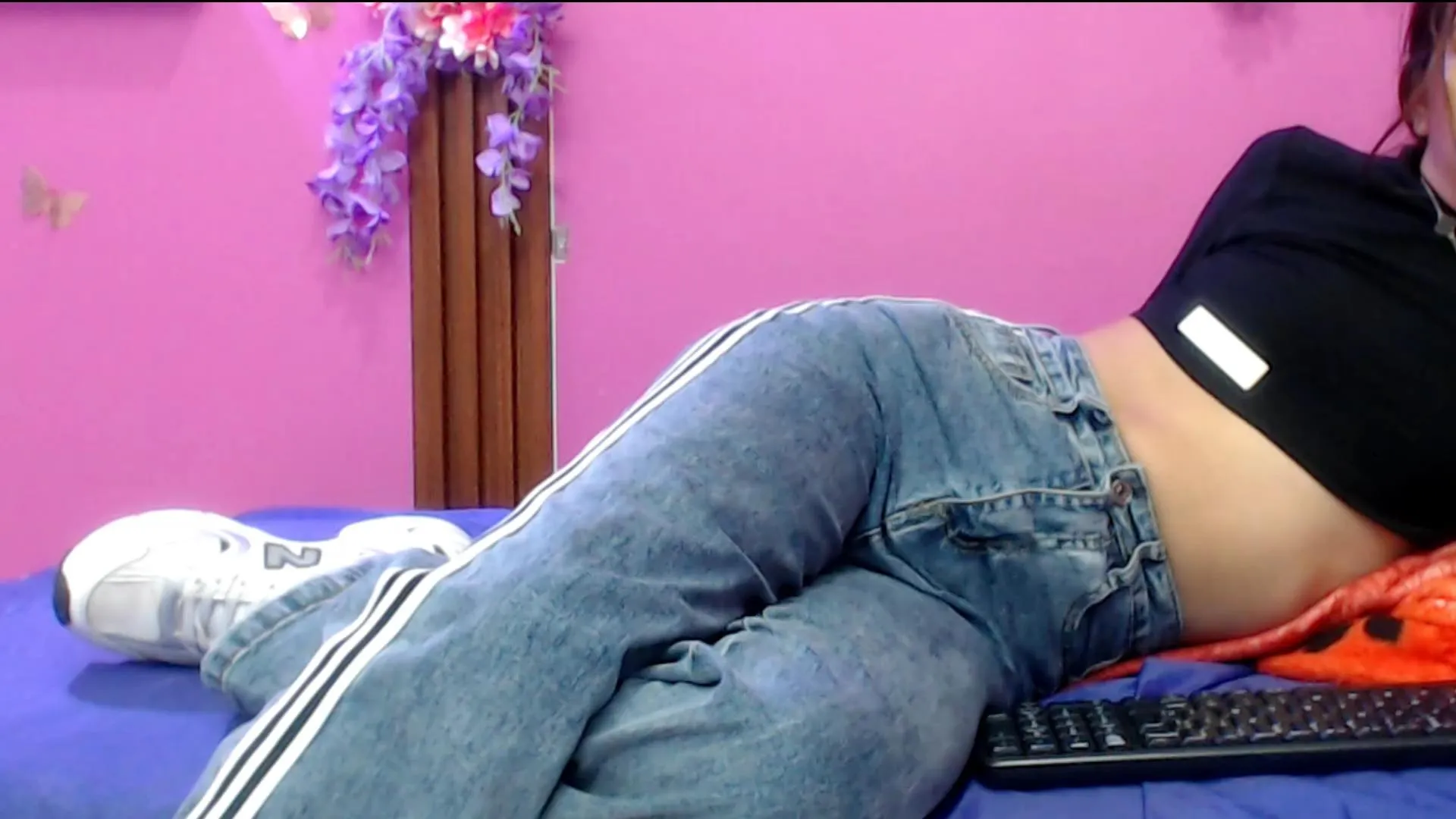 Offline skinnysofia18 on Cam4