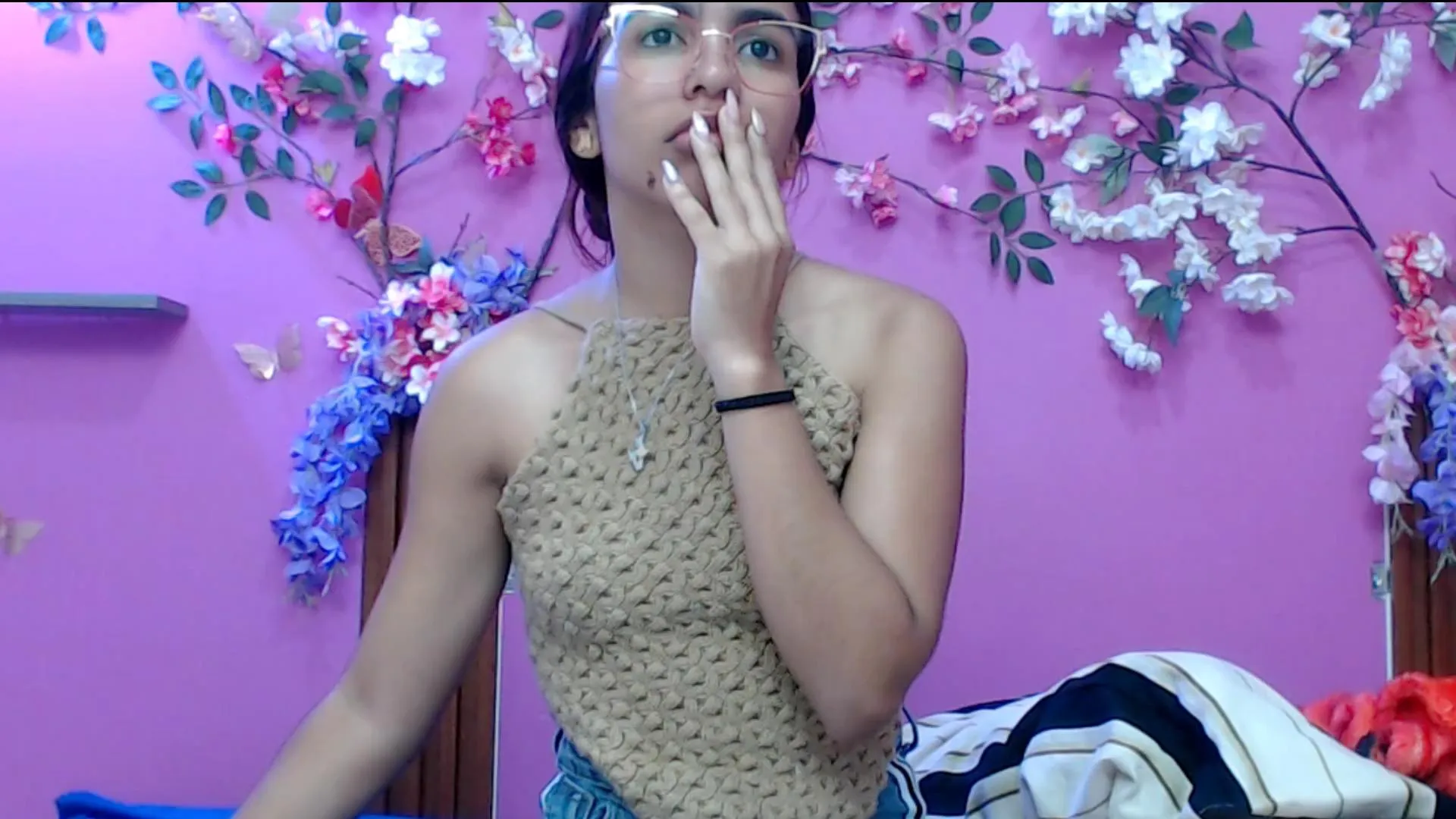 Offline skinnysofia18 on Cam4