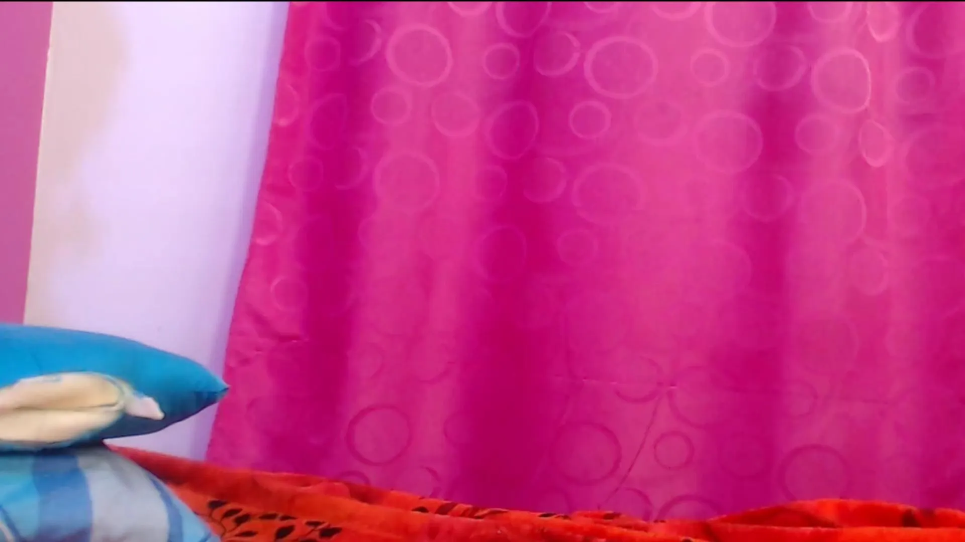 Offline skinnysofia18 on Cam4