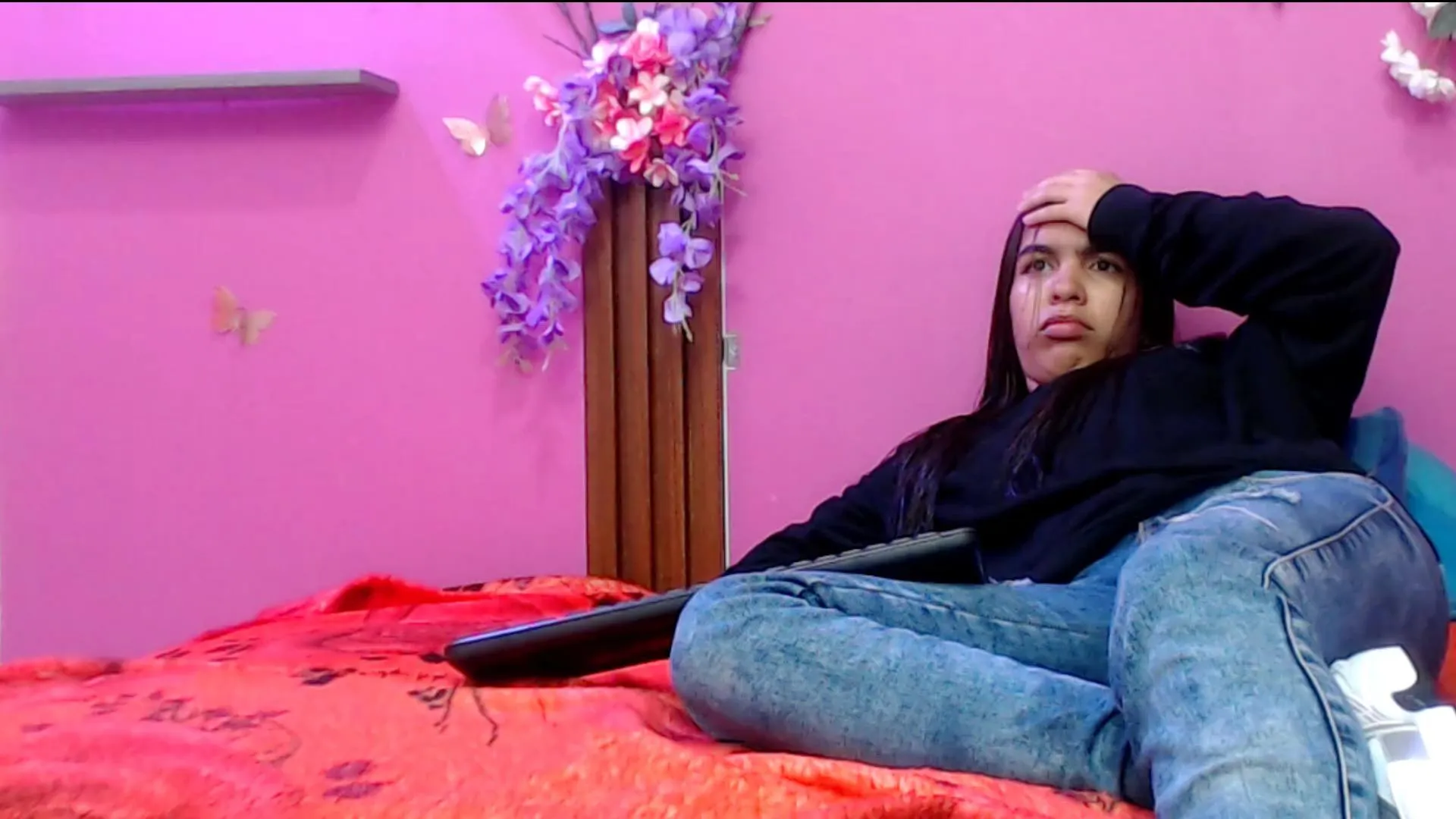 Offline skinnysofia18 on Cam4