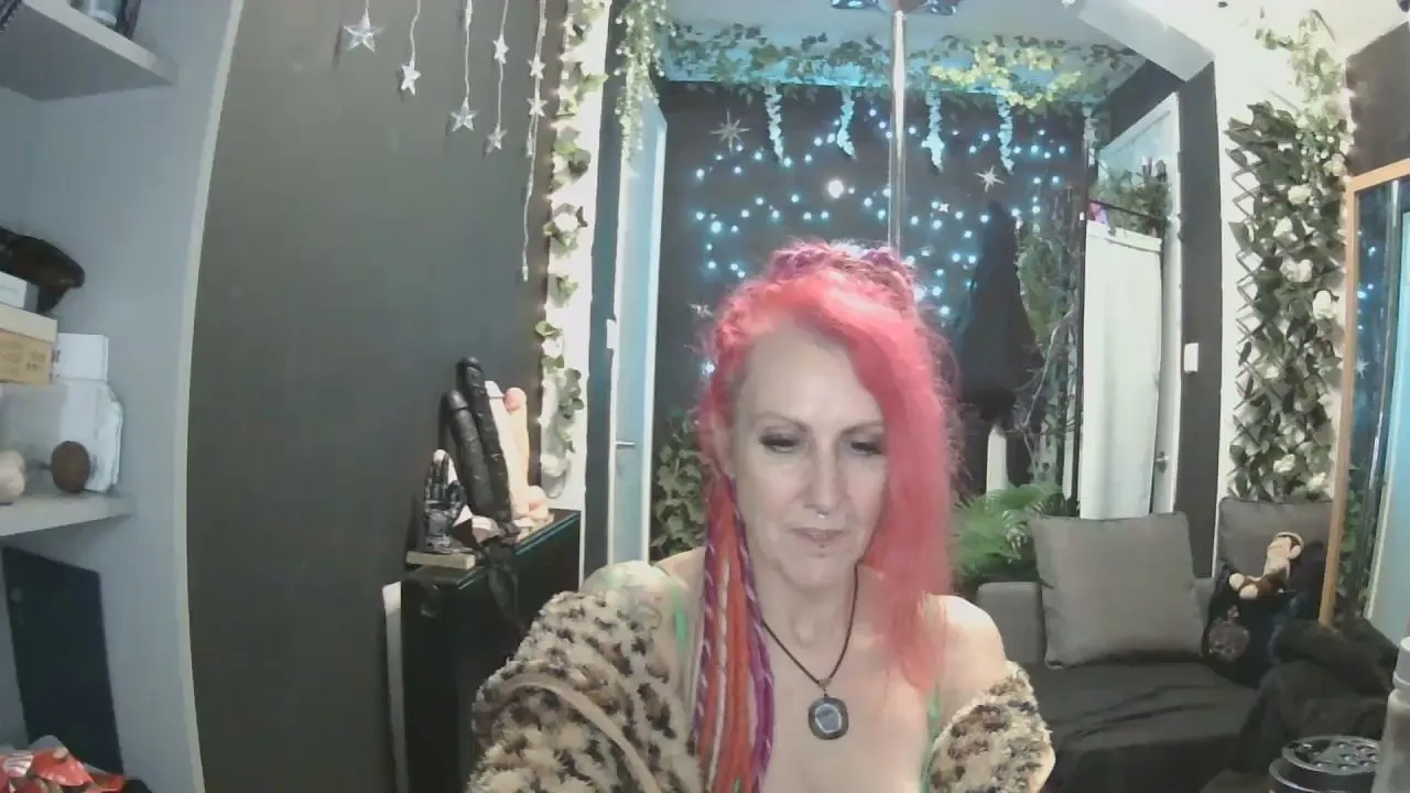 Offline SkySparks on Cam4