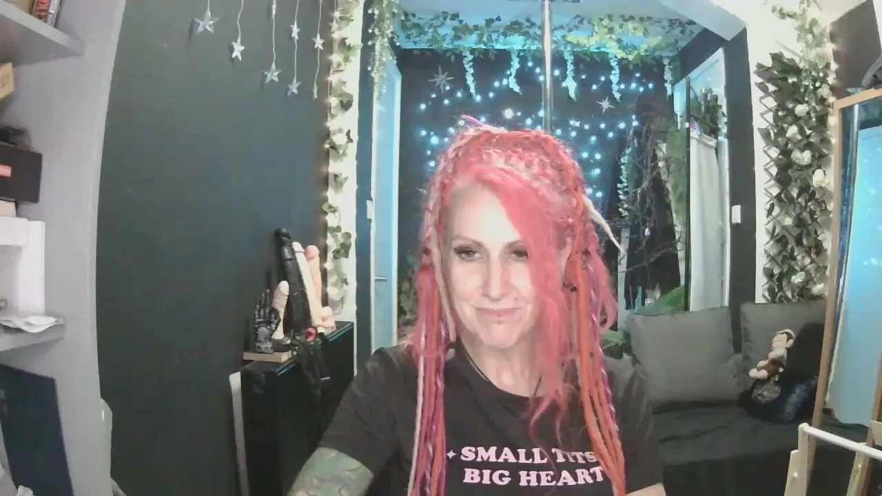 Offline SkySparks on Cam4