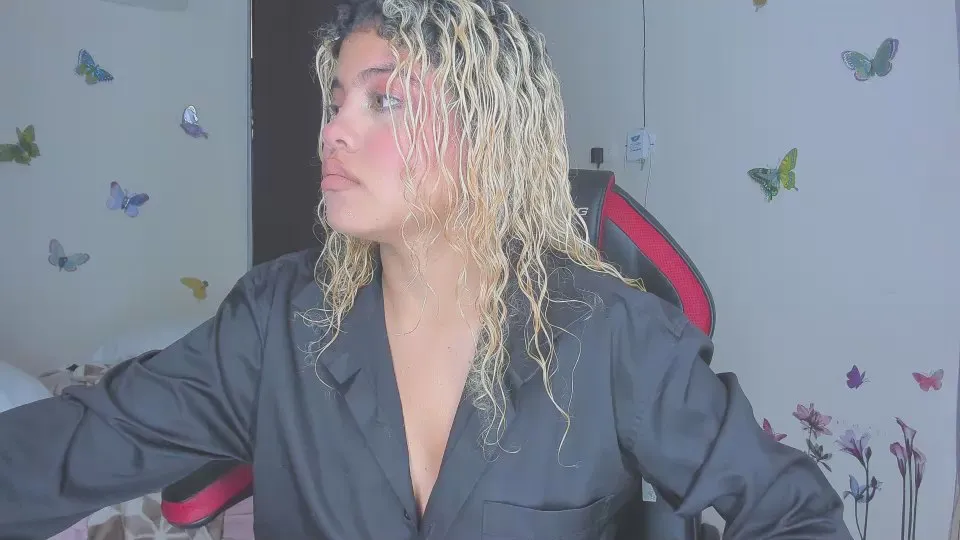 Offline sofiacastillo01 on Cam4