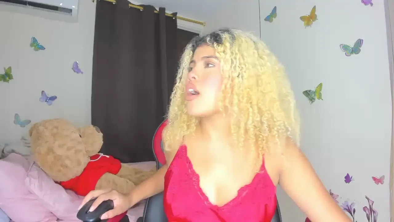 Offline sofiacastillo01 on Cam4