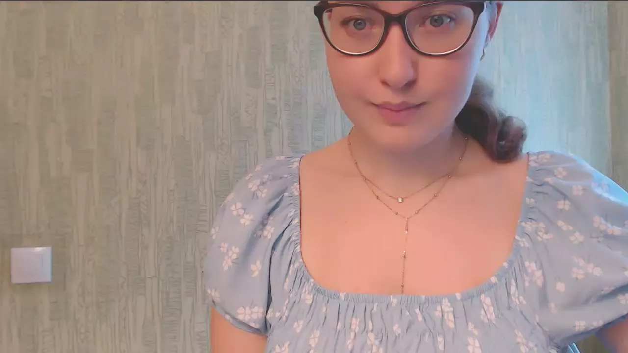 Offline SofiaKaily on Cam4