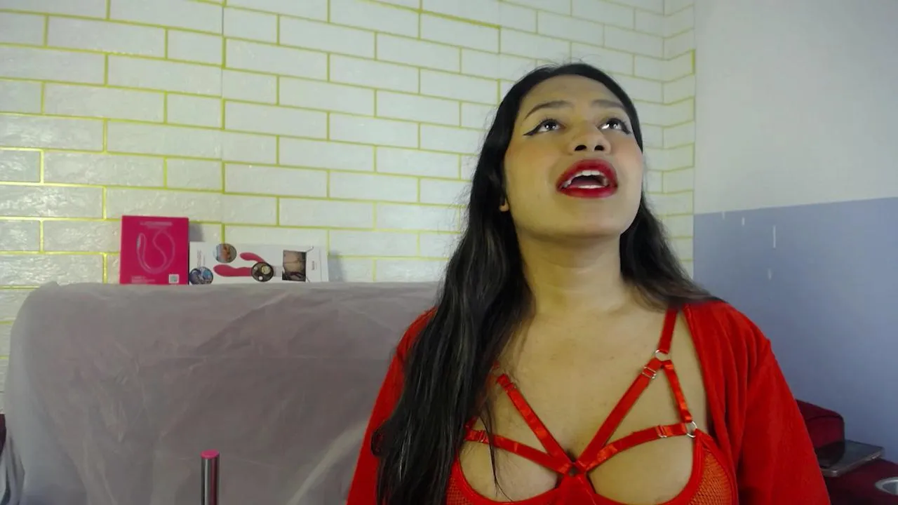 Offline sophi_ricura on Cam4