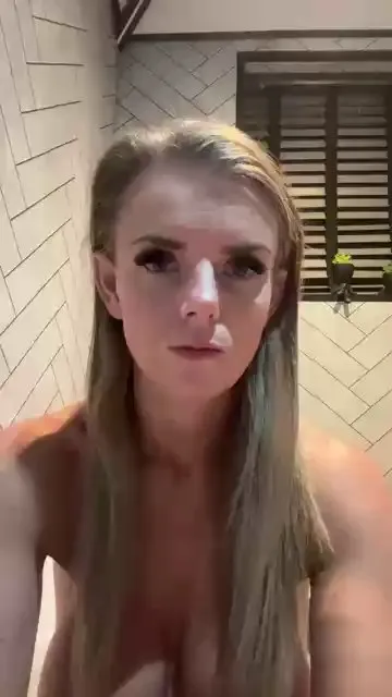 Offline Sophie_loves_c on Cam4