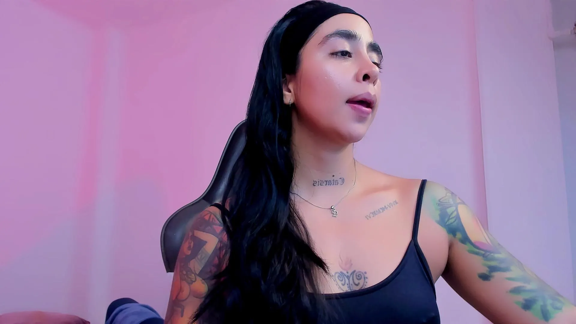 Freechat sophierooy2 on Cam4