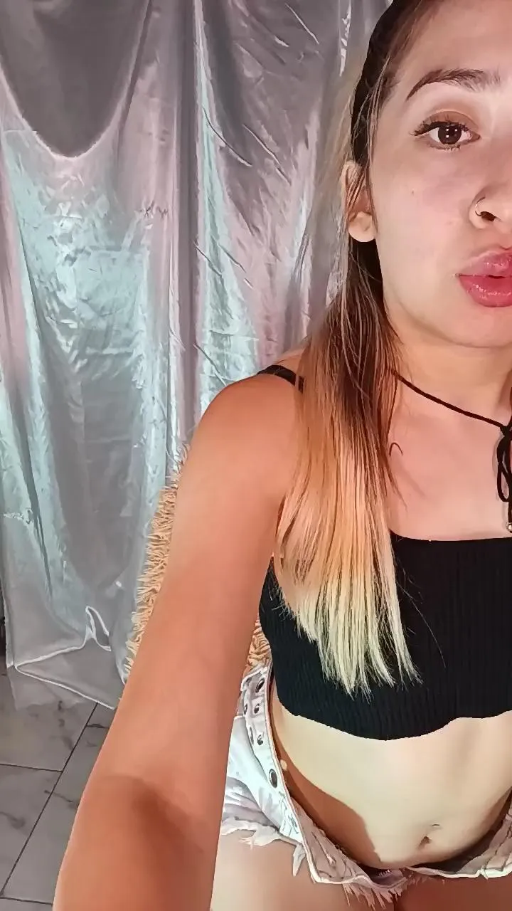 Offline Soylulita on Cam4