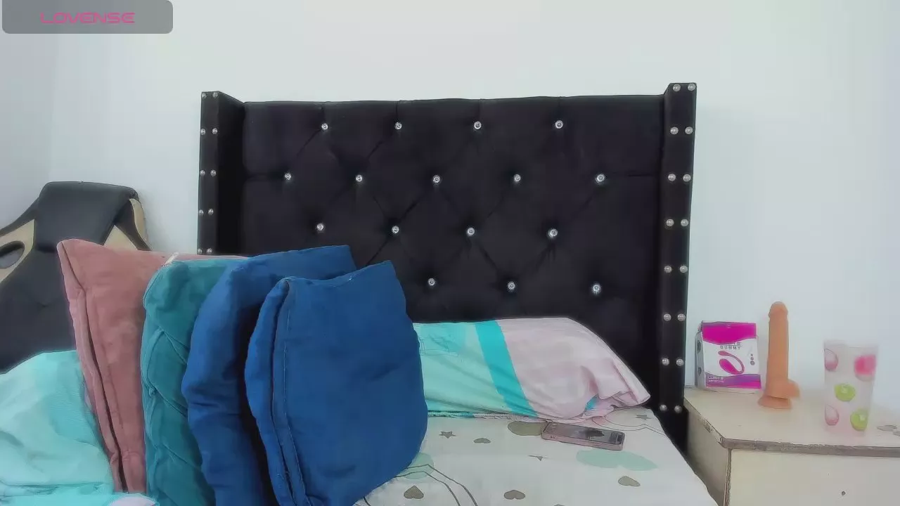 Offline SquirtShantall on Cam4