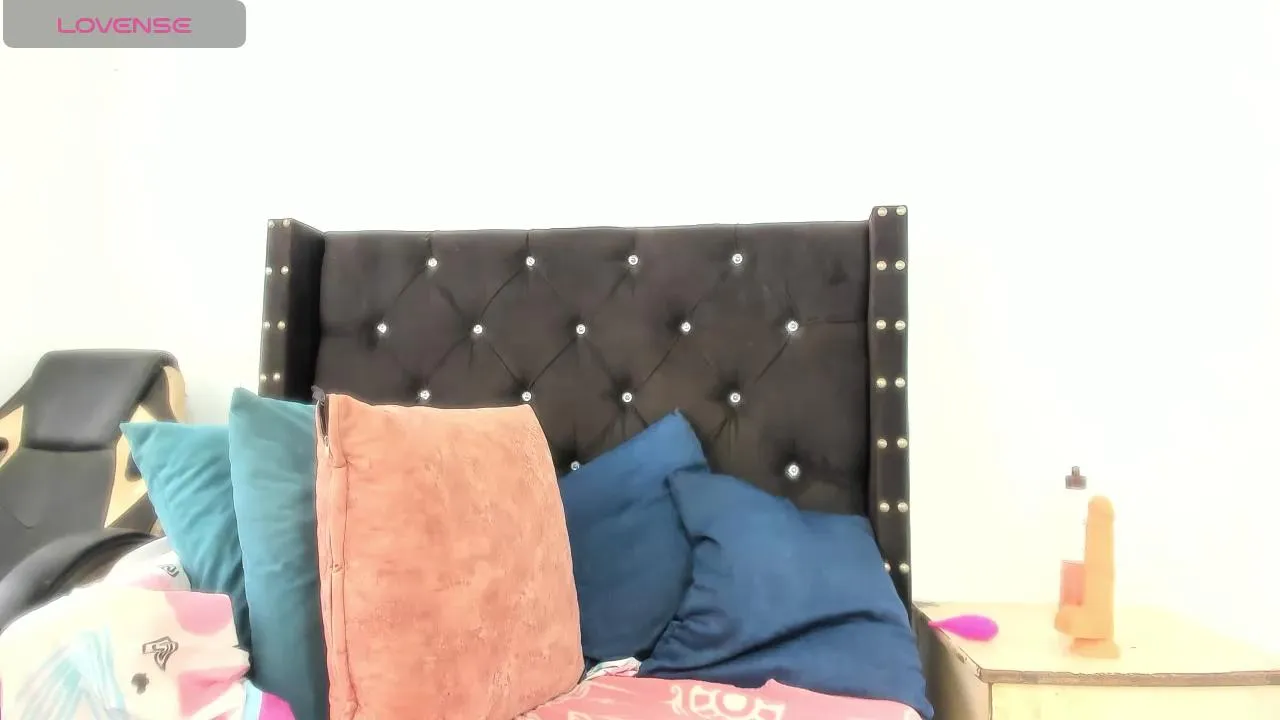 Offline SquirtShantall on Cam4