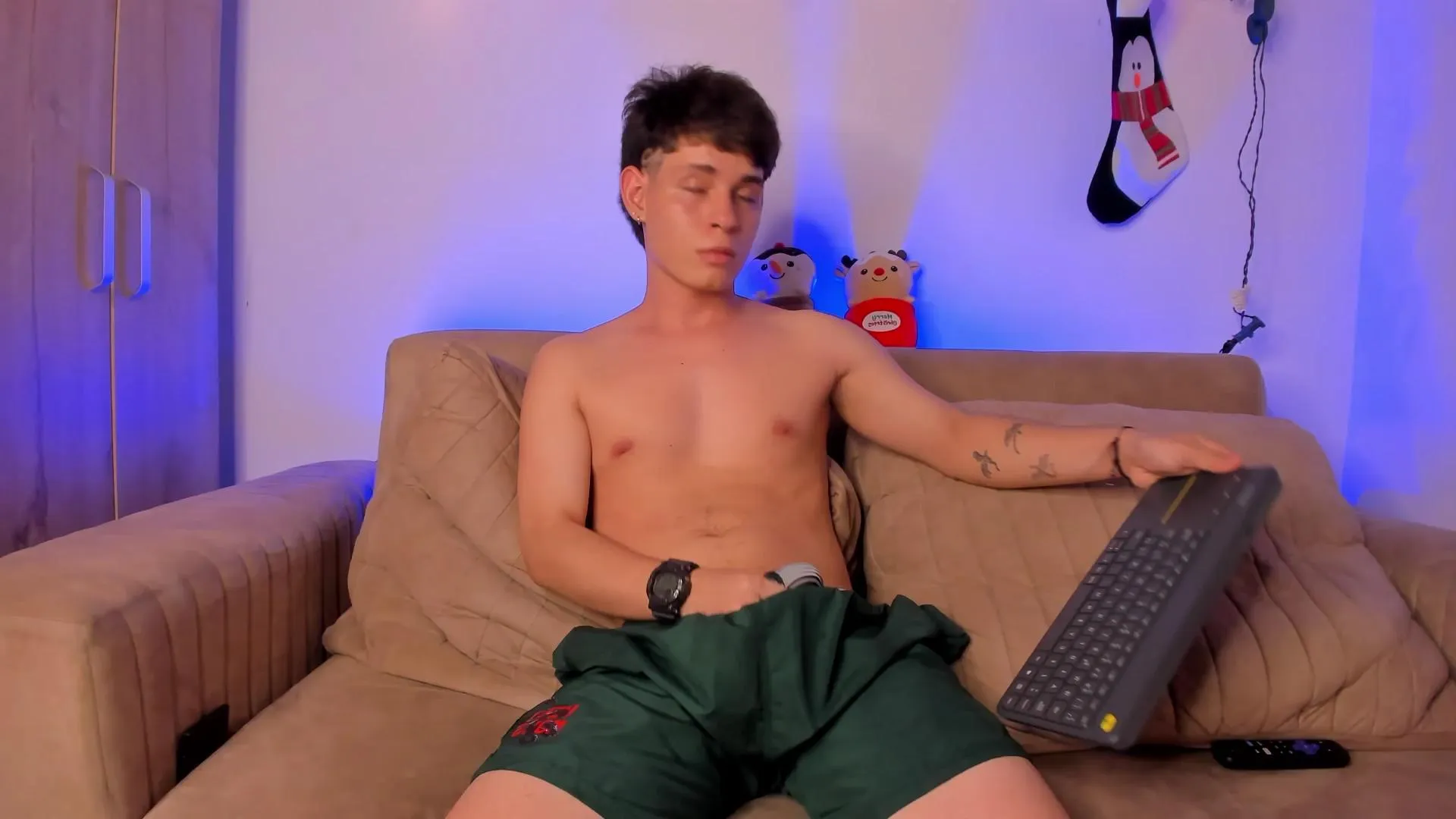 Cam4 stevee_28 is Freechat stevee_28 — #smoke #armpits #schoolgirl #C2C #milk #masturbation #feet