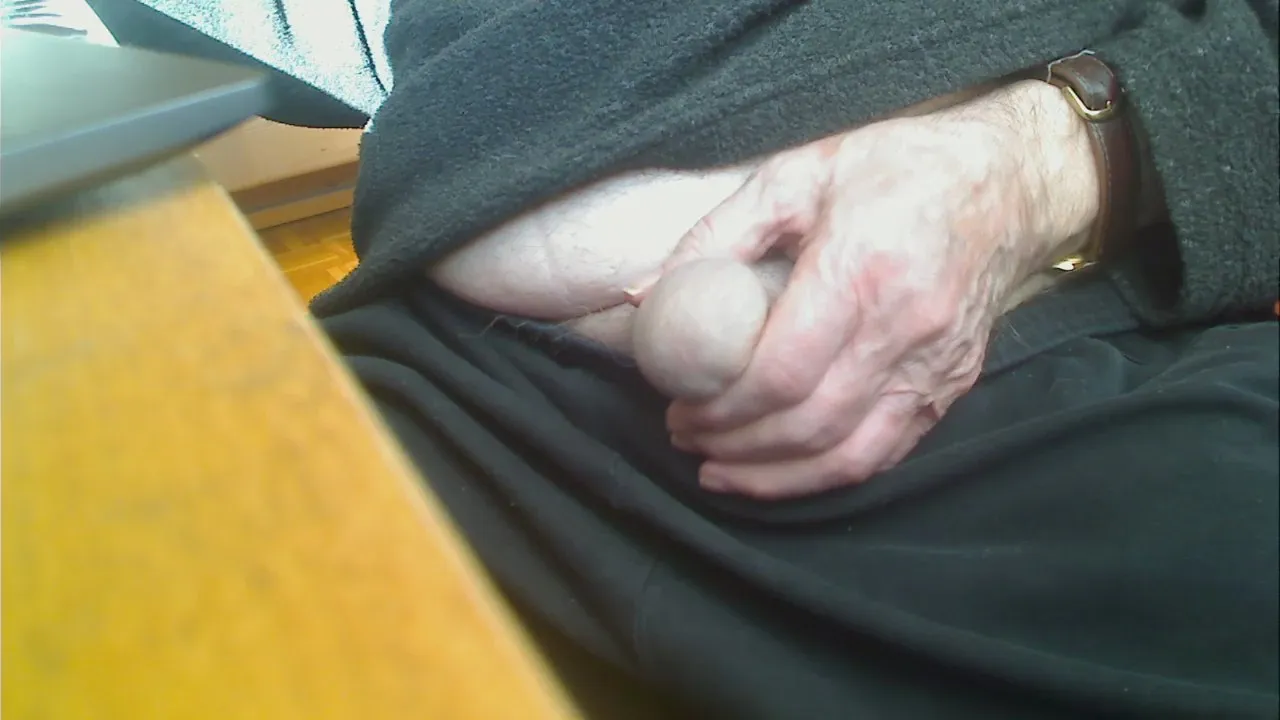 Offline Strolchibaer on Cam4