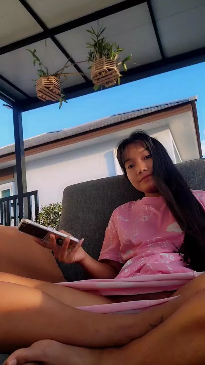 Offline studentthaigirl on Cam4