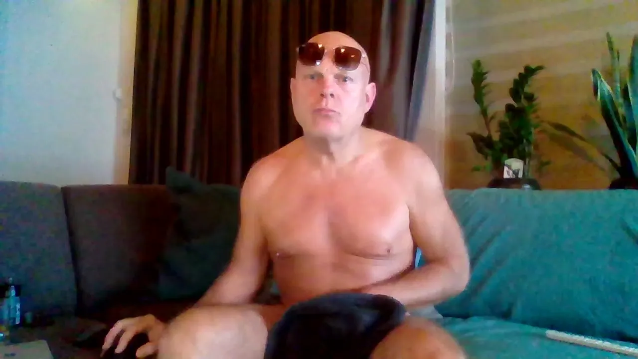 Offline super402 on Cam4