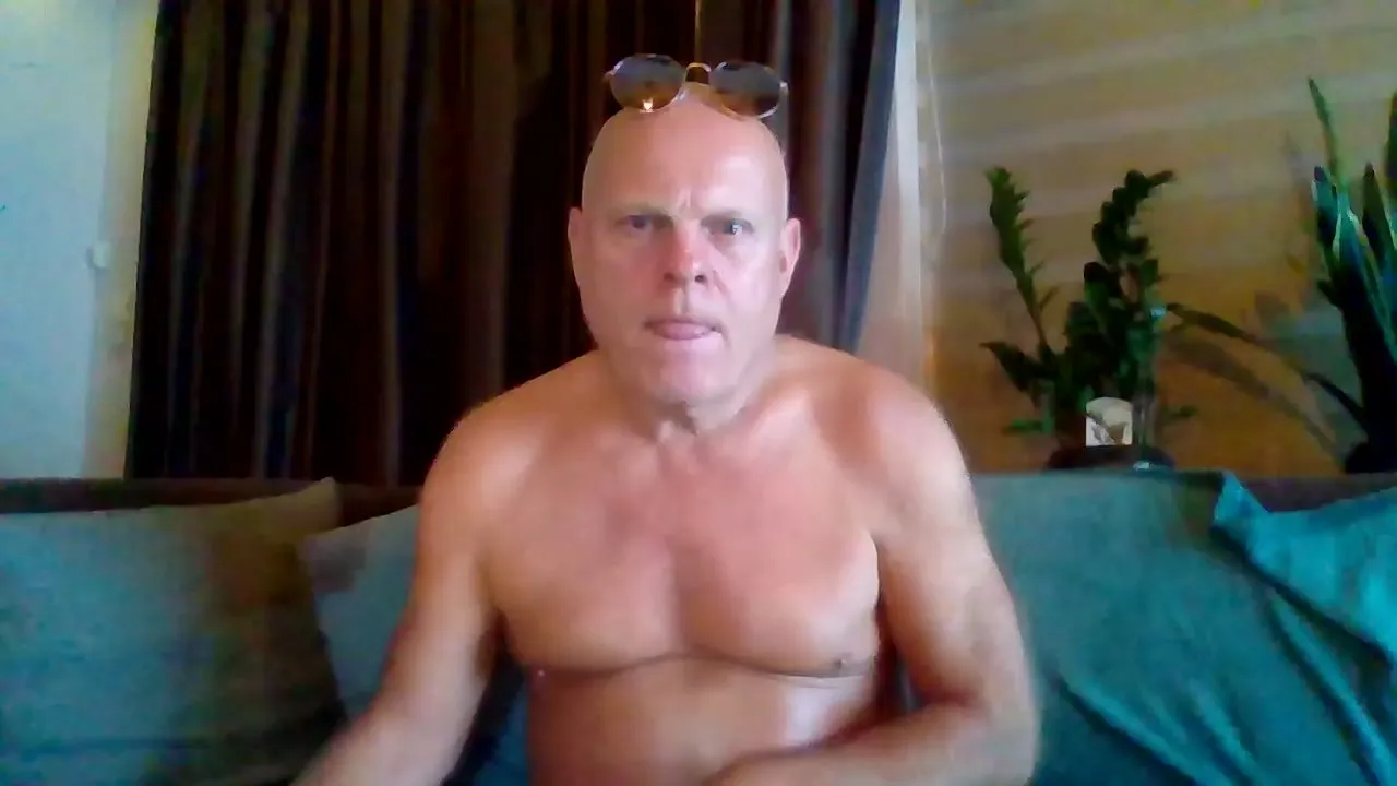 Offline super402 on Cam4