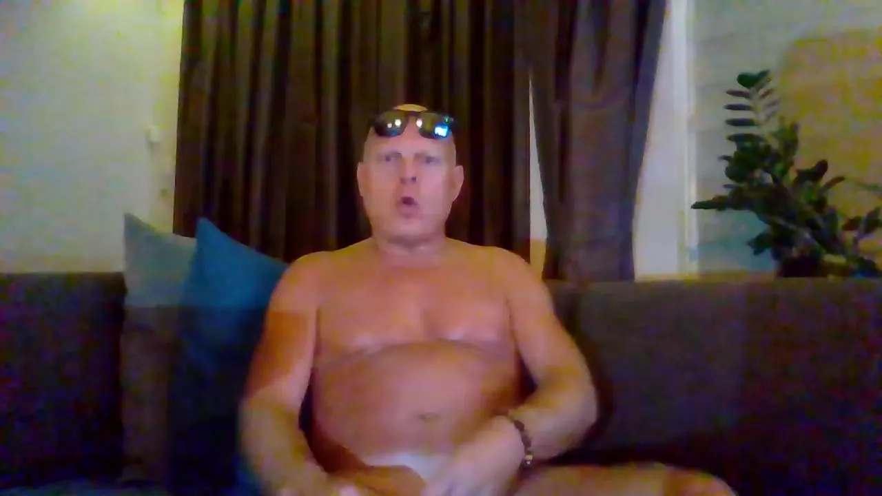 Offline super402 on Cam4