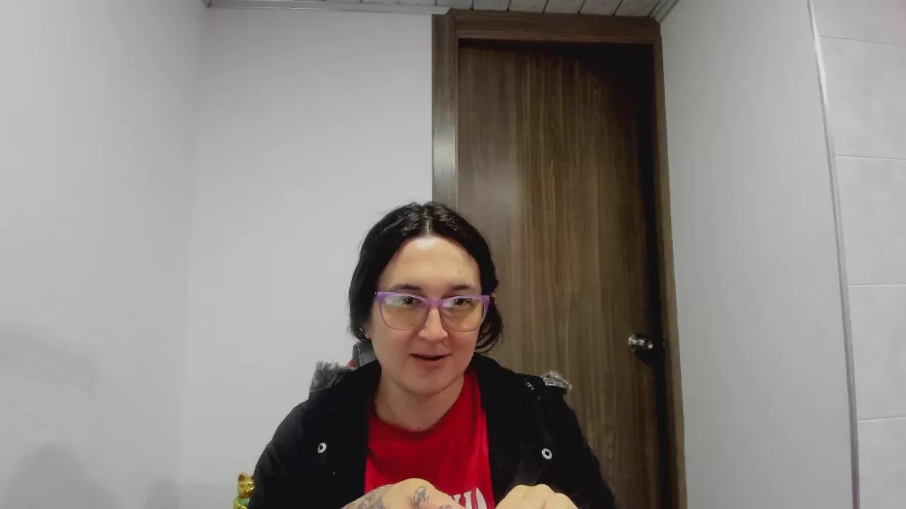 Offline sweet__suck69 on Cam4