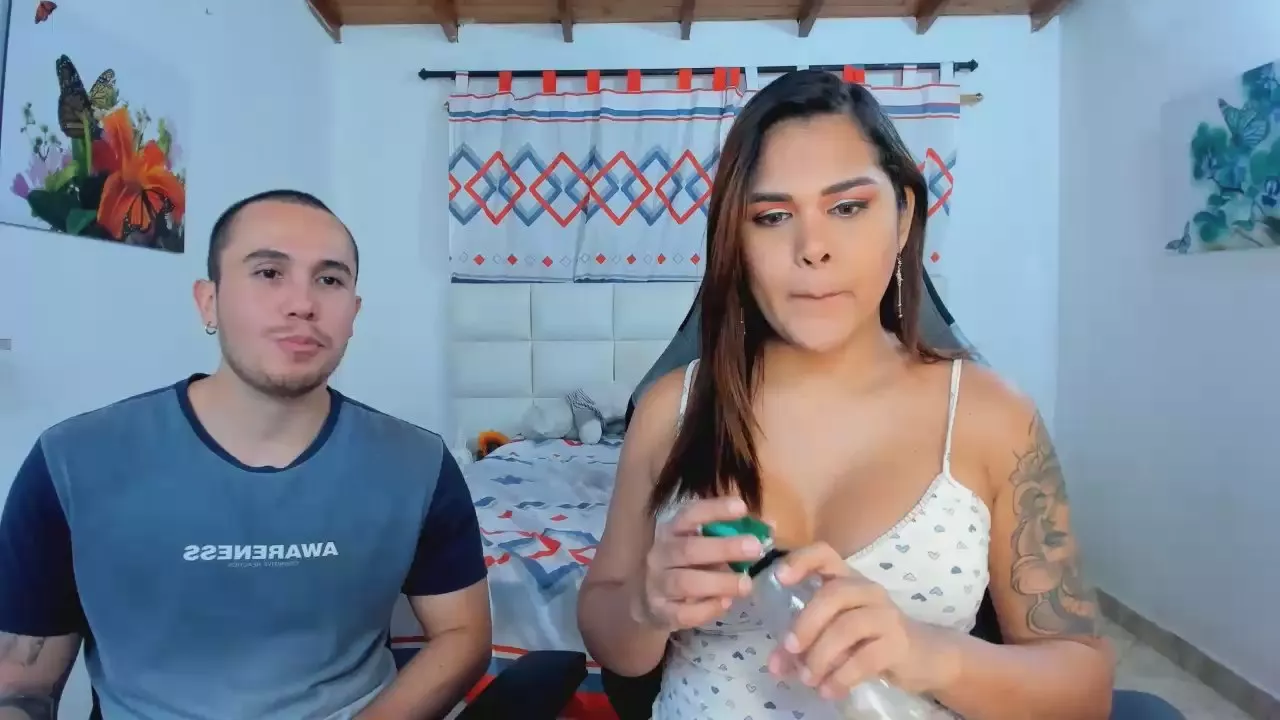 Offline sweetc0uple_ on Cam4