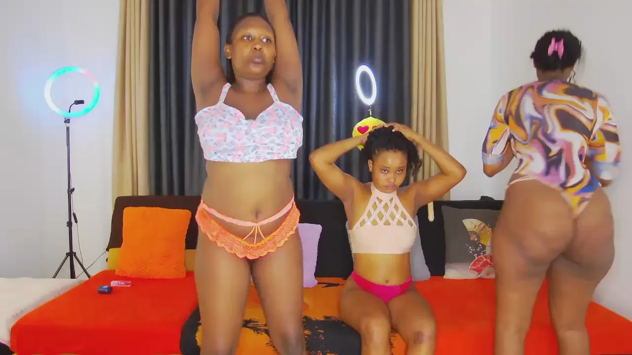 Offline Sweetchocolette on Cam4