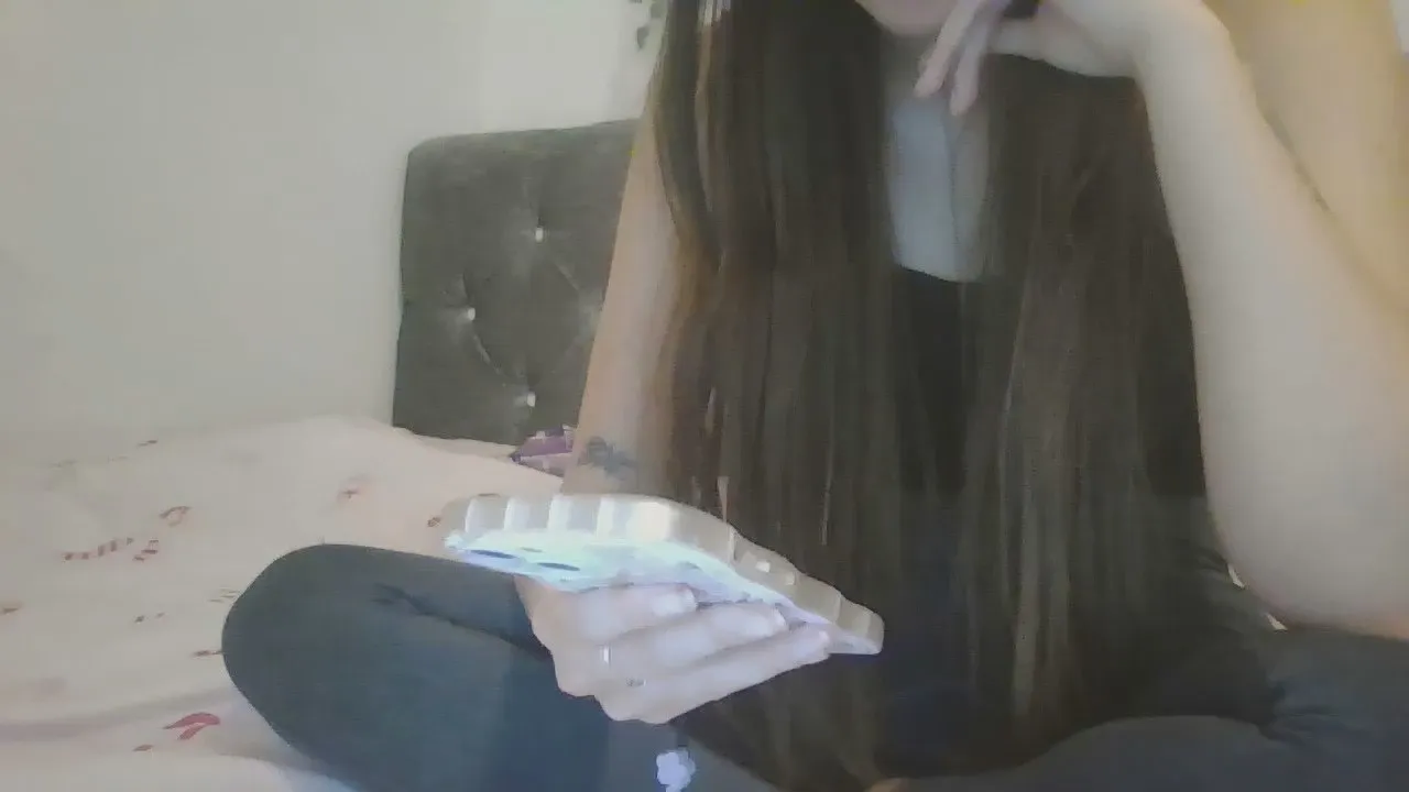 Offline SweetTinyAnniex on Cam4