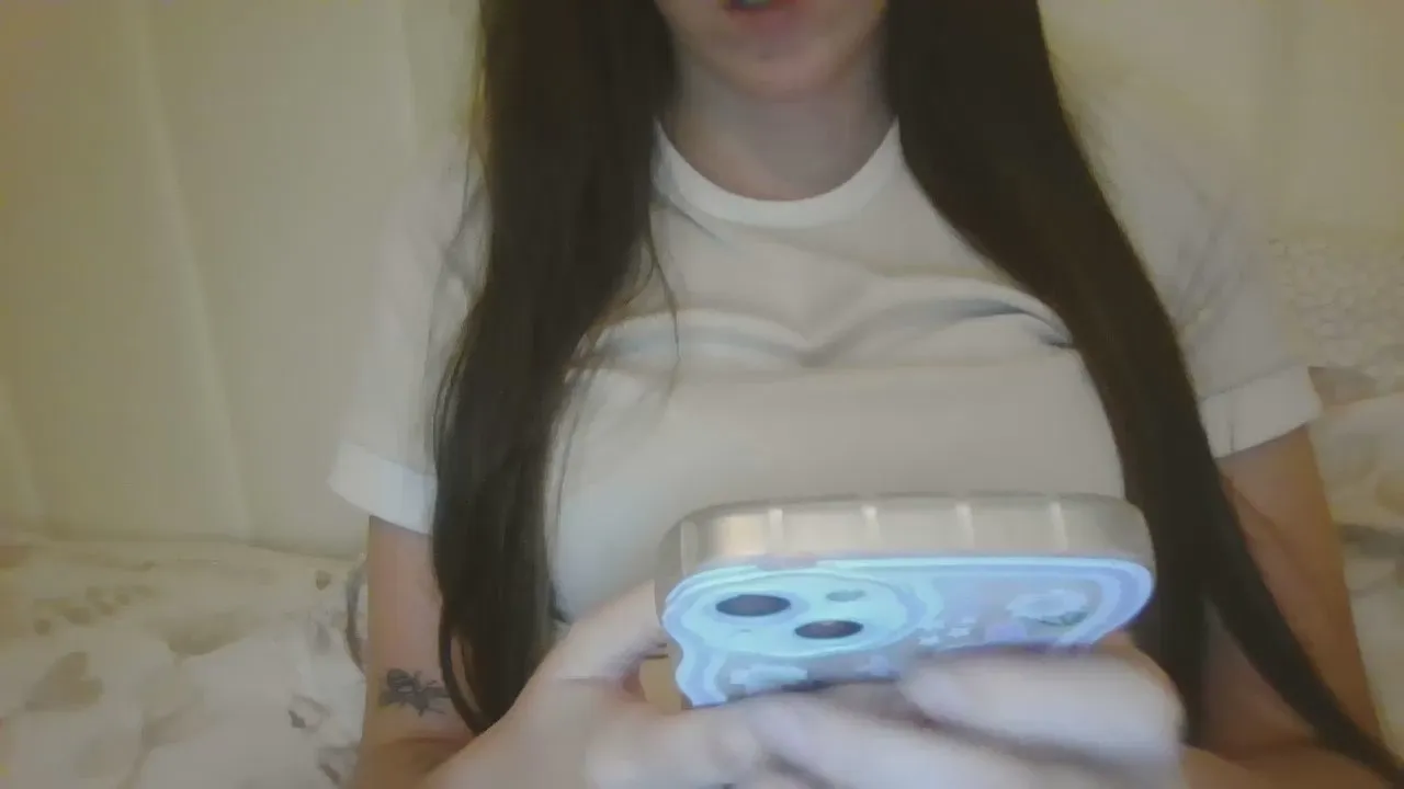 Offline SweetTinyAnniex on Cam4