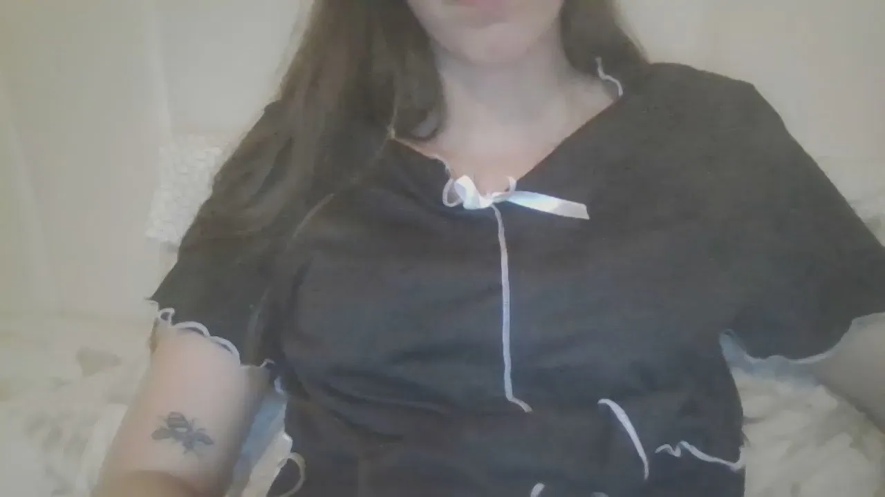 Offline SweetTinyAnniex on Cam4