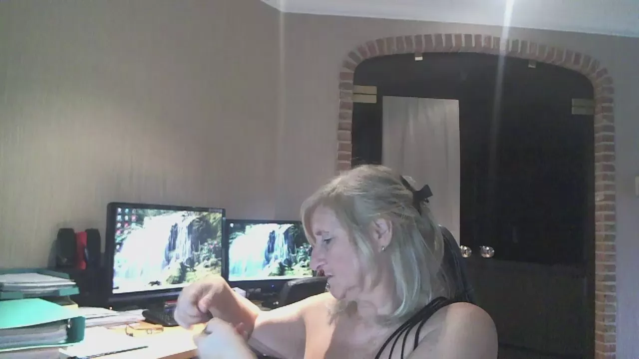 tammy4camfun on Cam4 