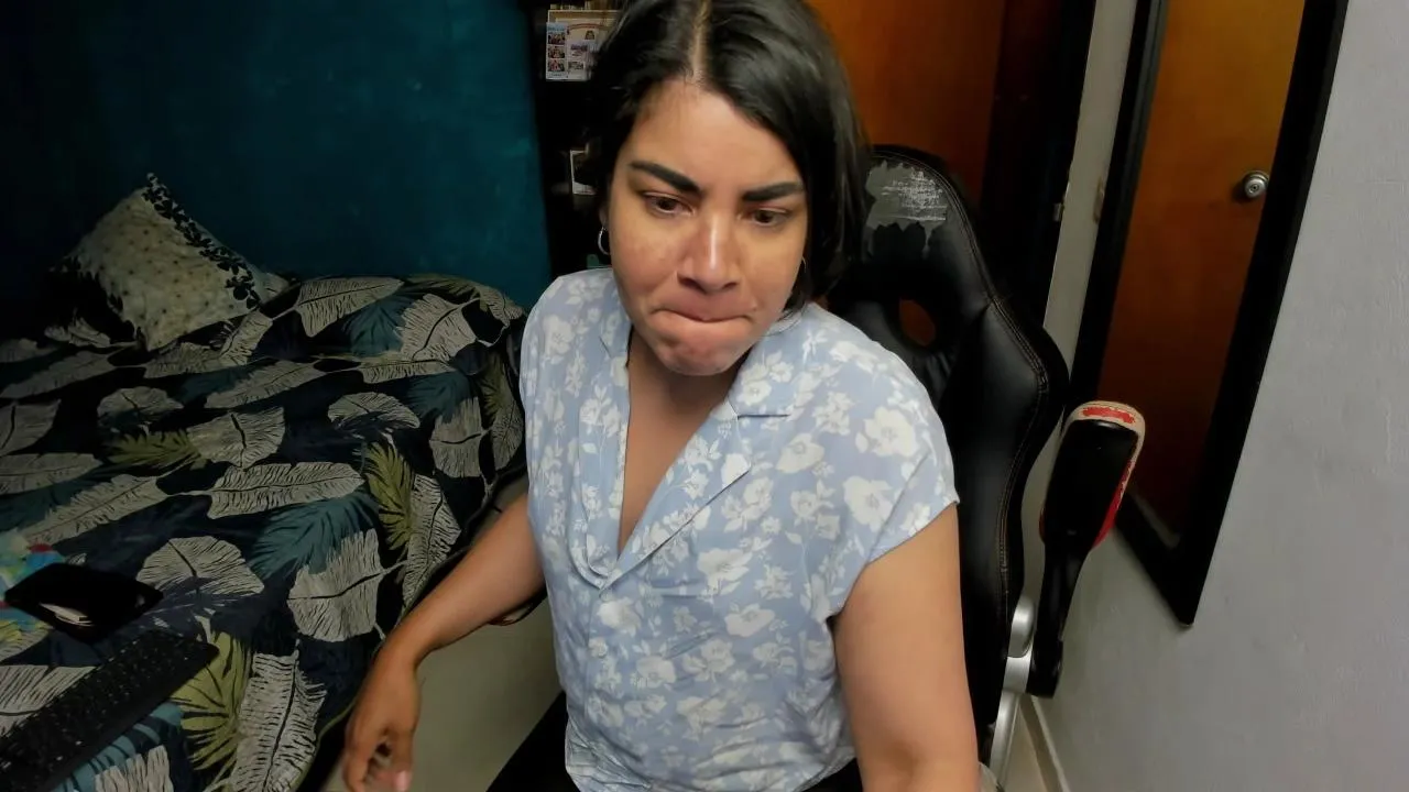 Offline tangerine_7 on Cam4