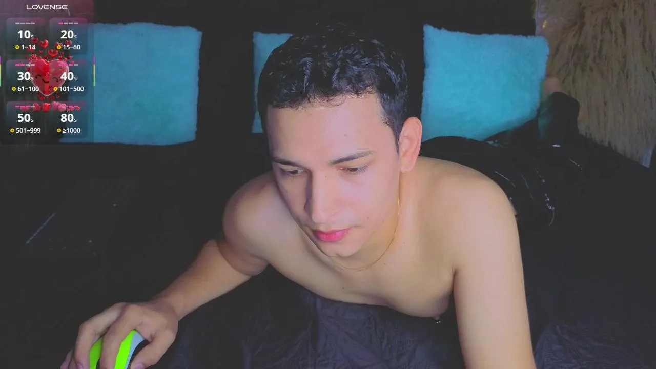 Offline teddy_cowboy on Cam4