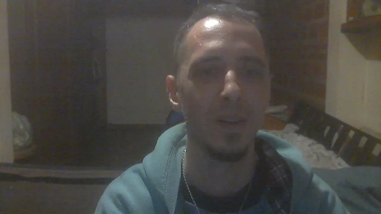 Offline Tevuelolacabeza on Cam4